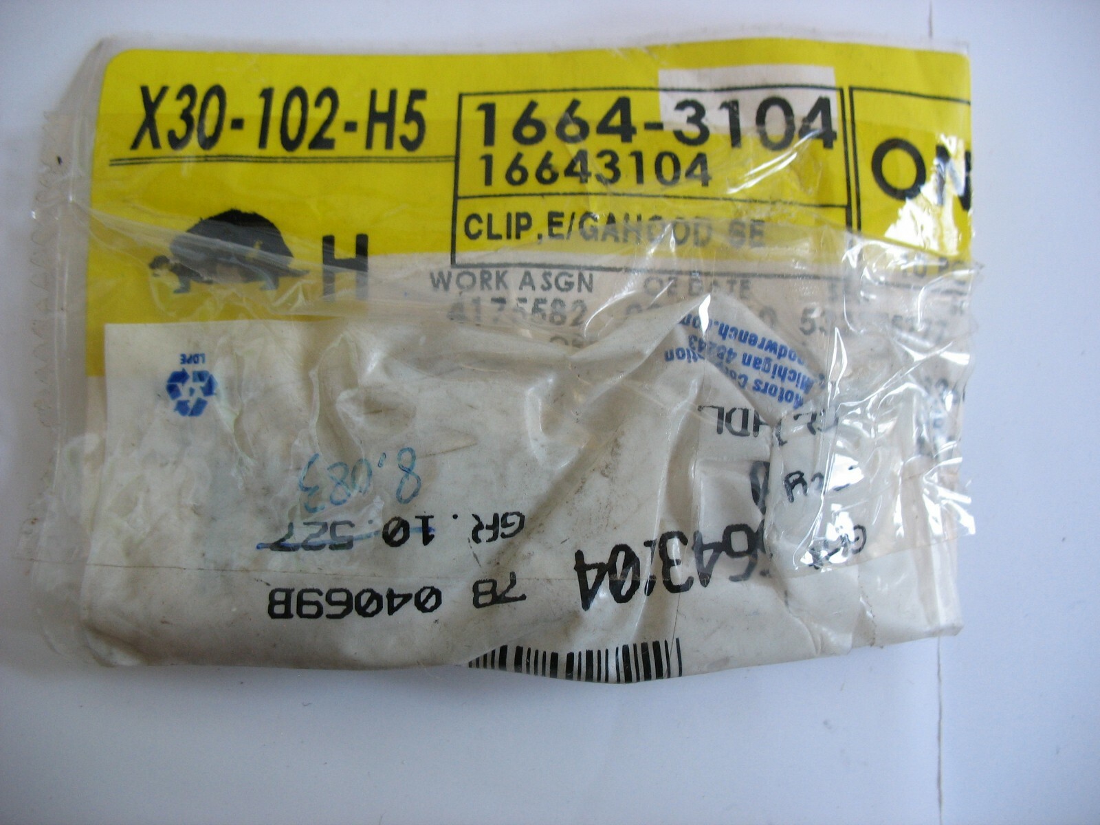 NEW OEM RH OR LH FRONT INTERIOR DOOR HANDLE CLIP SUBURBAN TAHOE ...