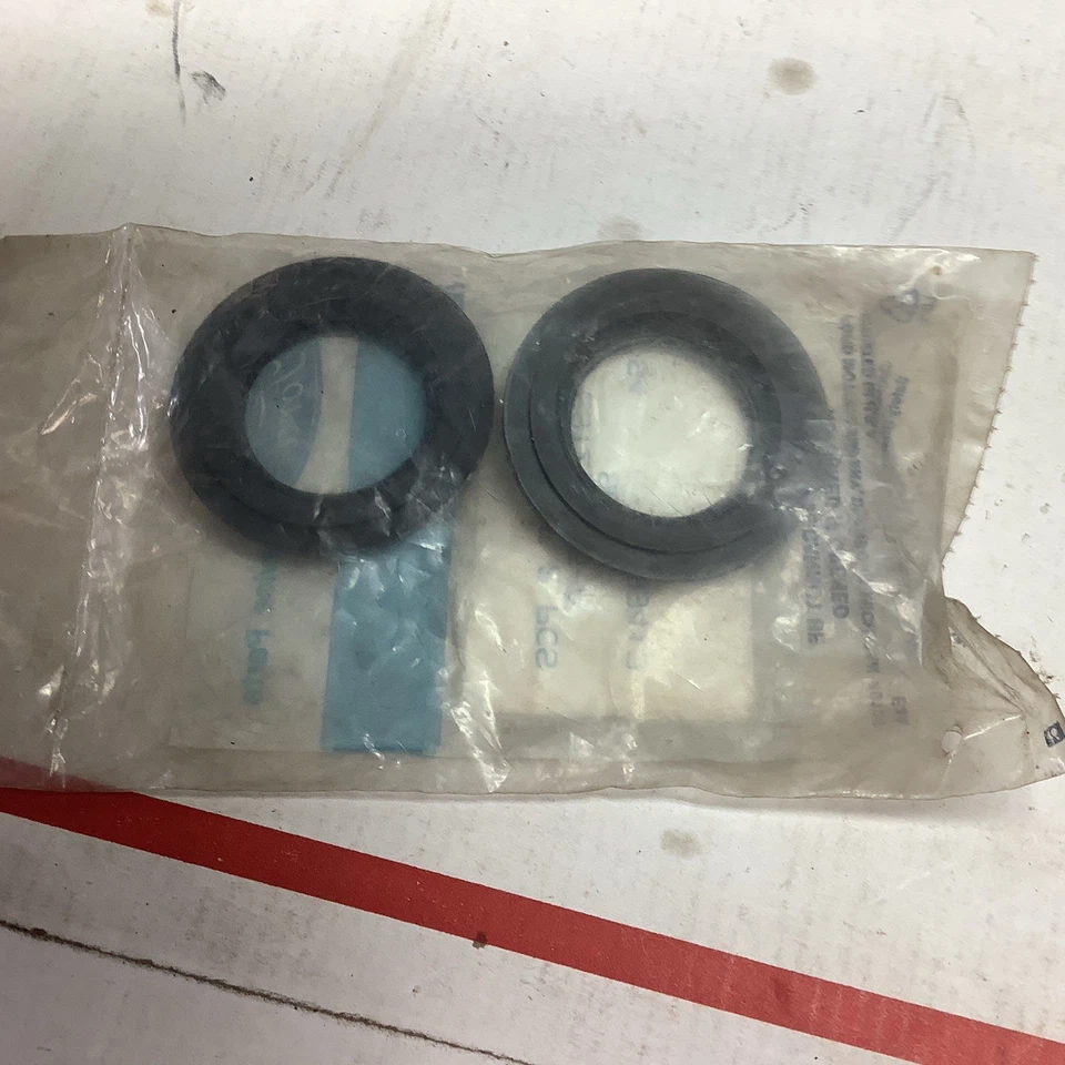 Dos sellos de husillo de eje delantero originales Ford exteriores NOS F3TZ-1175-A Foto 2 de 2
