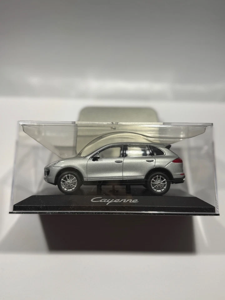 Porsche Cayenne 1:43 Modellauto silber metallicNEU+OVP WAP 020 002 OE Minichamps - Bild 2 von 4