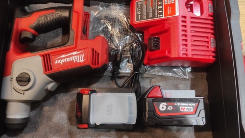 Milwaukee M18 FUEL Duo Kit Attrezzi Completo Di Batterie Caricabatterie Valigia - Picture 4 of 6