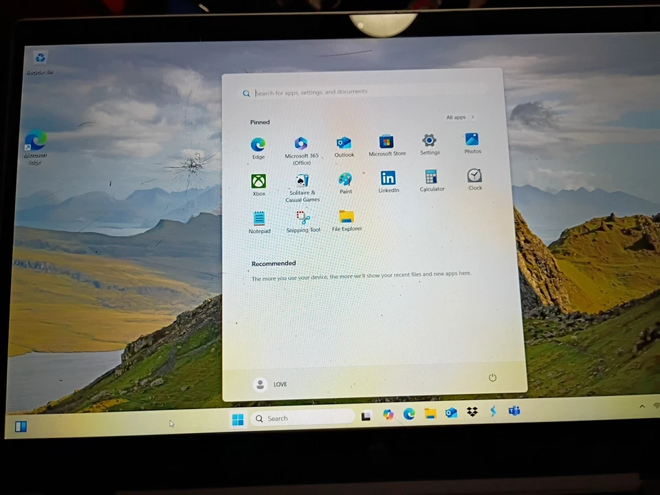 HP Pavilion x360 15-cr0037wm i3-8130U 4GB 1TB Cracked Screen – Works - Image 2 of 4