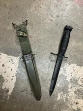 Vietnam War Era US-M7 Bayonet Knife With US M8AI Scabbard LOT D