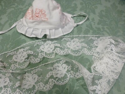 Set = Neu, 1 Haube gefaltet große Puppe oder Baby + 1m, 50 Dentelle Calais weiß