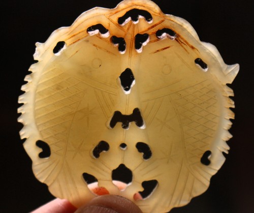 Antique/Vintage Pierced & Carved Chinese Nephrite Jade Two Fishes Pendant c.1935 - Picture 3 of 4