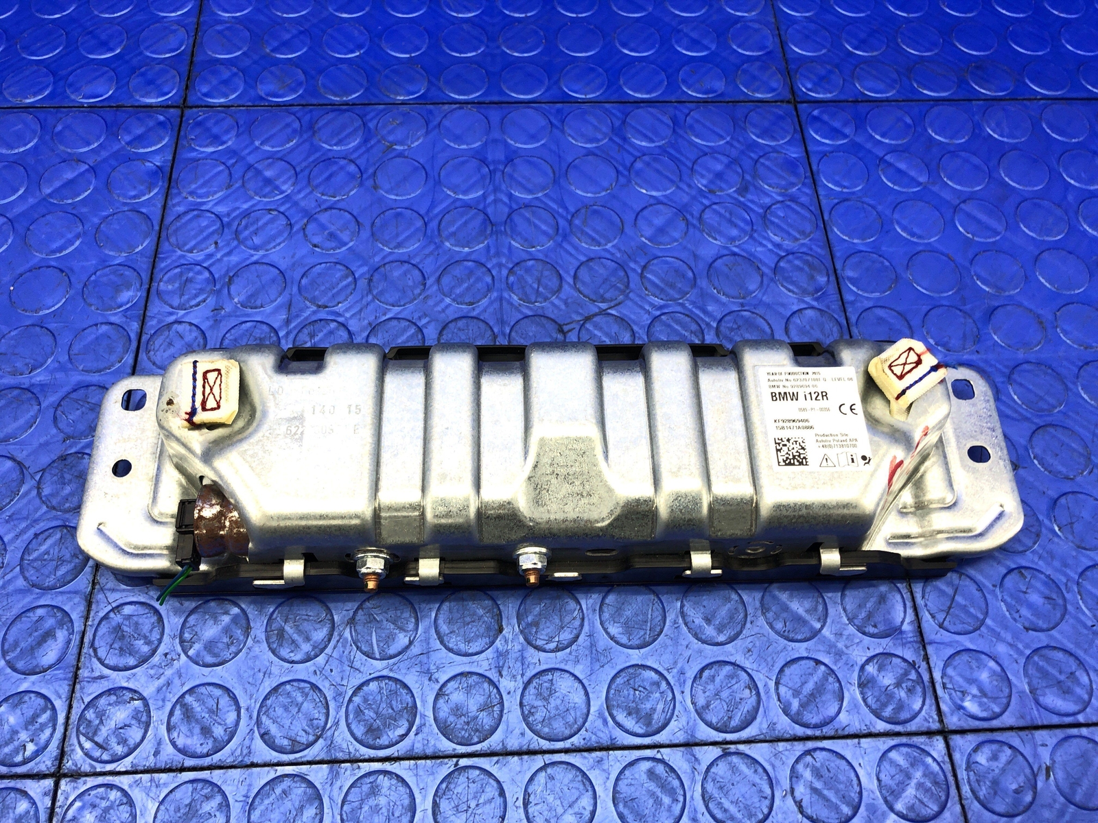 2014-2019 BMW I8 OEM FRONT RIGHT PASSENGER KNEE AIRBAG 9289694