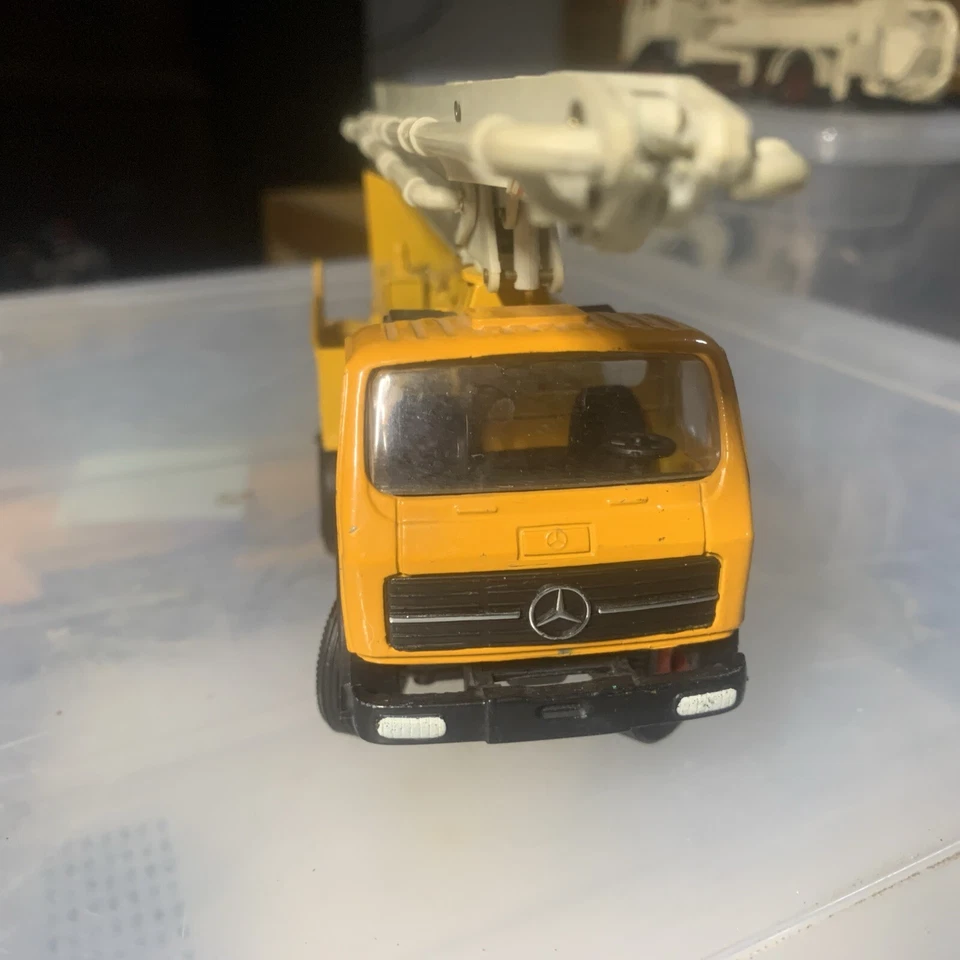 Mercedes Benz BRF 2112 M31/27 Conrad 1:50 Concrete pump Putzmeister 1:50 No Box - Image 4 of 4