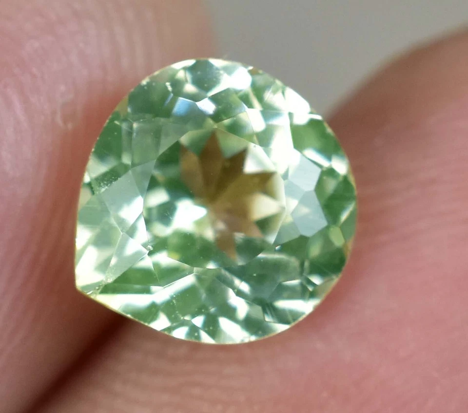 2.10 CT Natürlich Grün Peridot Birne Form VVS Pak Edelstein Agl Zertifiziert - Bild 2 von 4
