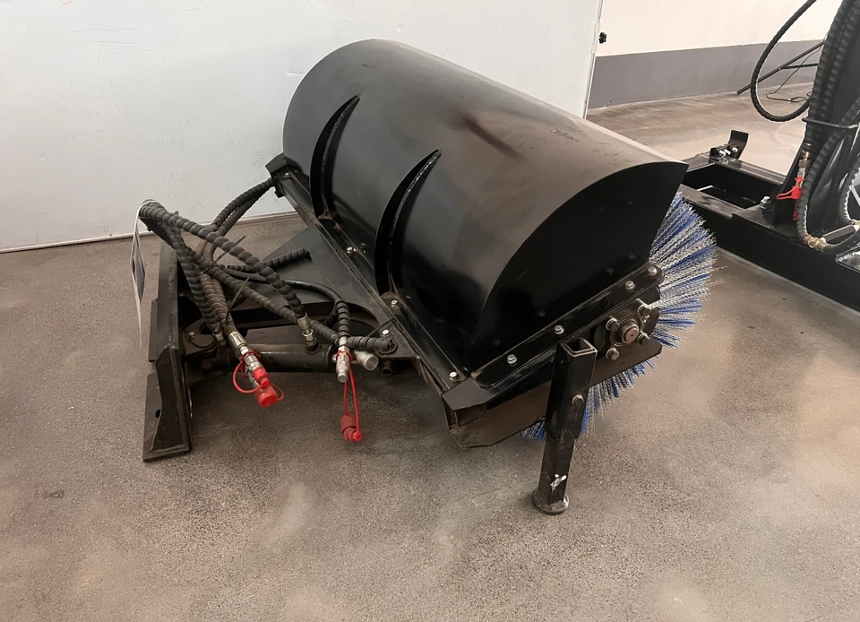 AGT Minicargadora Barredora Ángulo Rotatorio Escoba Cepillos 49 pulgadas Accesorio Barredora Foto 3 de 4