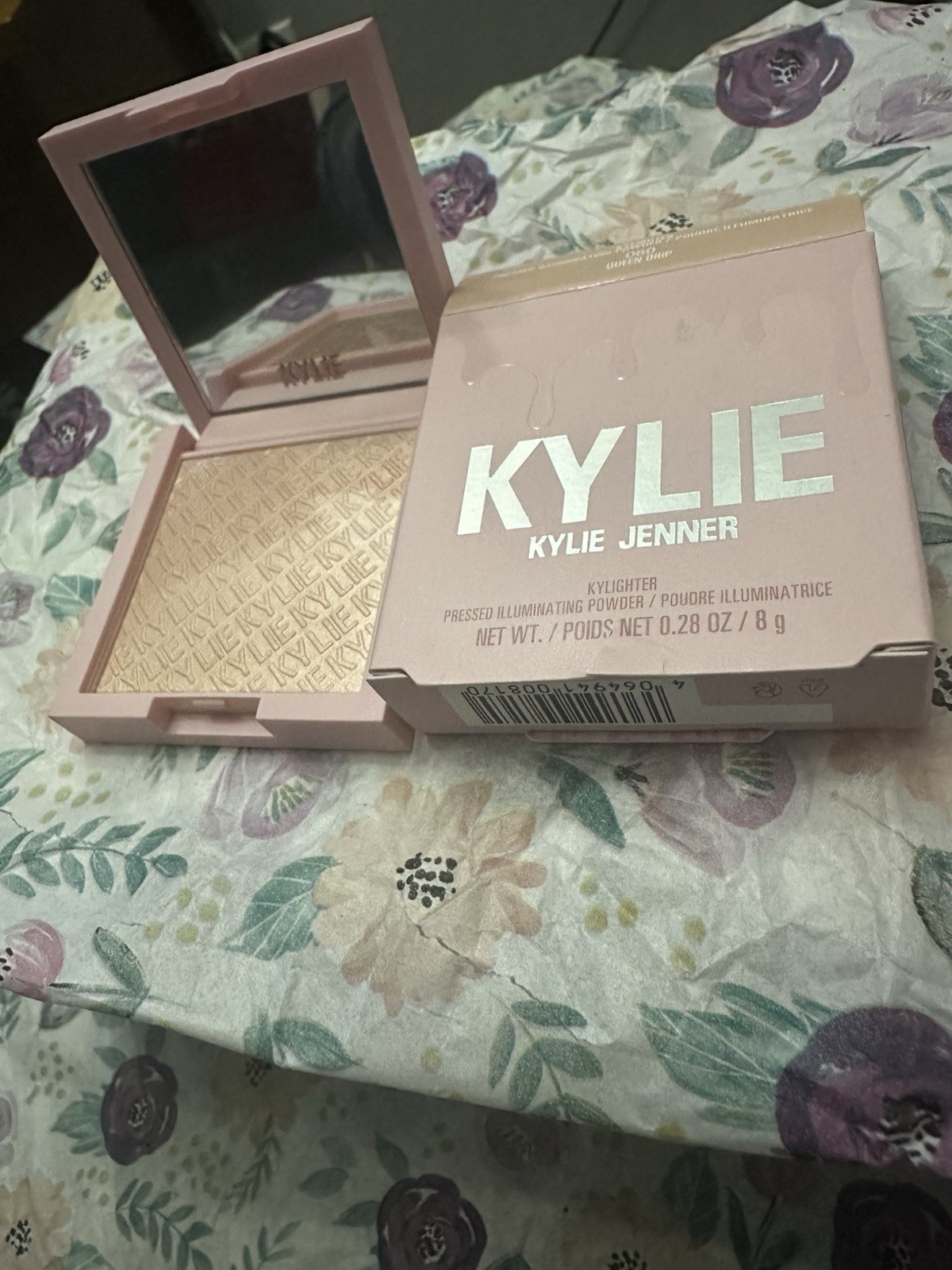 Kylie Cosmetics Kylighter Illuminating Pressed Powder Queen 