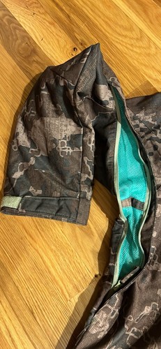 Oakley Mission Ski Snowboard Camo Winter Jacket - Men’s Small, MSRP $213 - Picture 4 of 9