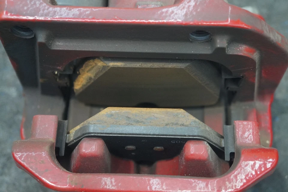 Pinza de freno trasera derecha y soporte rojo 47813WAA04 OEM Toyota Supra 2020-22 Foto 4 de 4