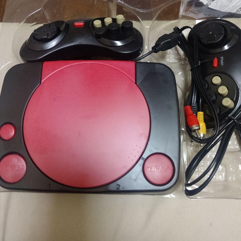 Retro game console with 2 controllers