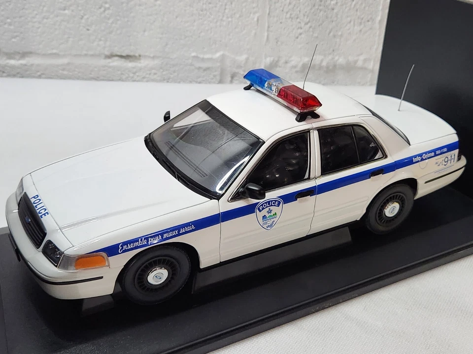 1/18 Autoart Ford Crown Victoria 72705 Québec, Canada Montreal POLICE VERSION - Image 3 of 4