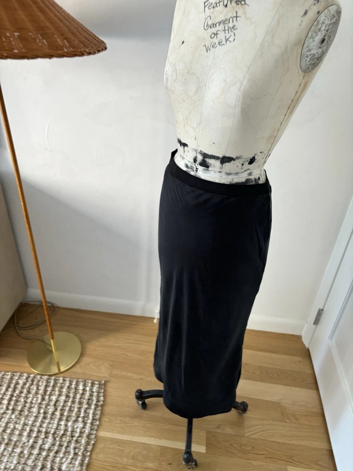 Falda midi sesgada Cami NYC negra 100 % seda talla M Foto 3 de 4