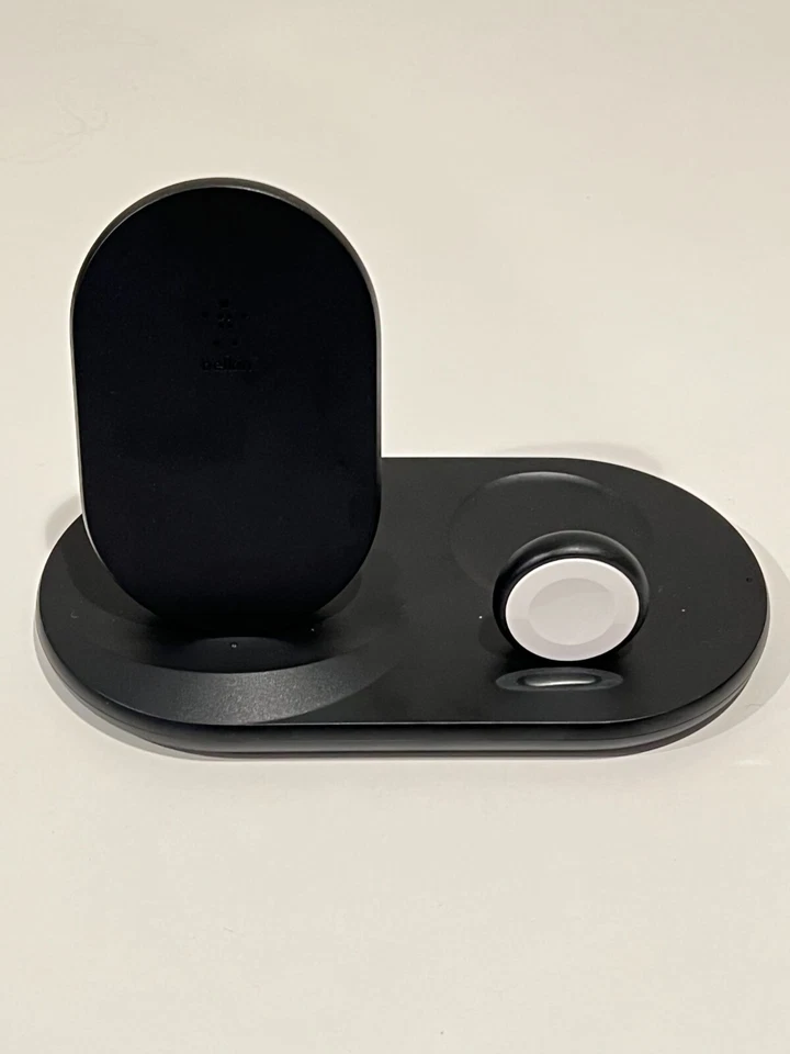 Reloj Belkin Boost Up 3 en 1 Base de Carga Inalámbrica iPhone/Apple - Negro USADO Foto 2 de 3