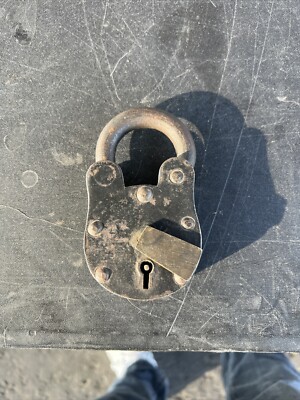 OLD VINTAGE IRON SOLID BIG HEAVY PADLOCk  .No KEY!