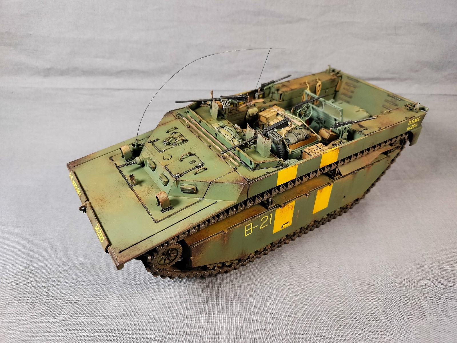 Pro-Built 1/35 WW2 US Marine LVT-4 with Jeep and equipment !!!!!!