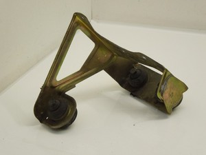 VW Touareg 7L ABS-Pumpenhalterung 7L0614125