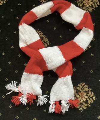ARSENAL, LIVERPOOL FUSSBALLSCHALS HANDGESTRICKT. MADE TO ORDER.