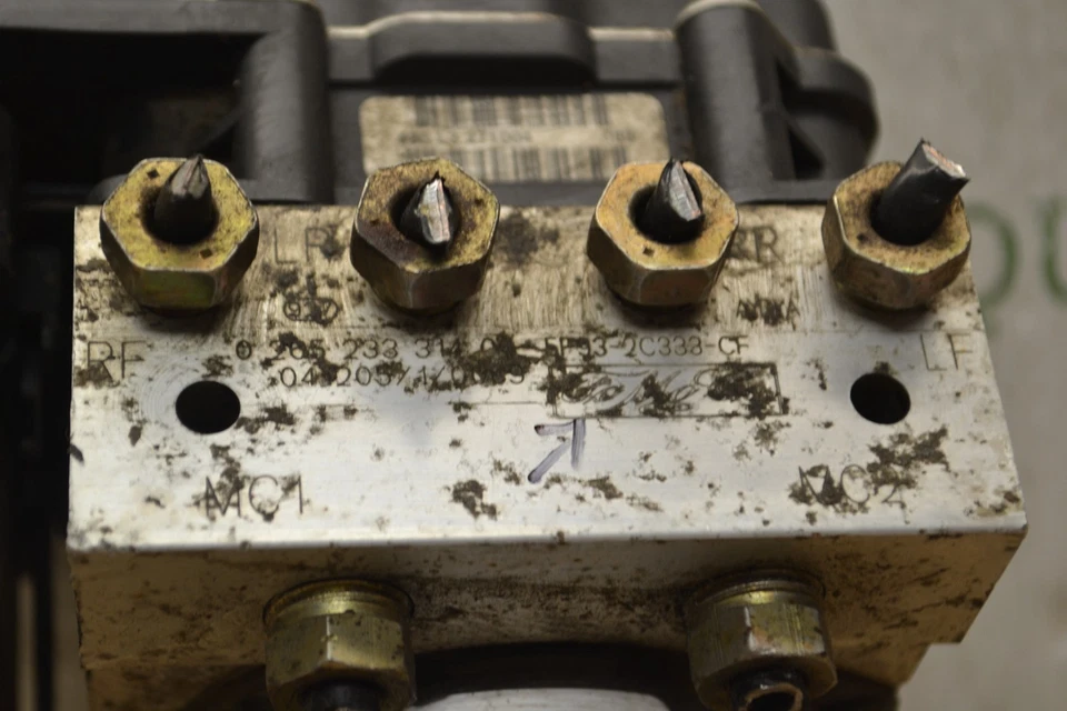 2005-07 Mercury Montego ABS Pump Control OEM 5F932C333CF Module 38-10D1 - Image 2 of 4