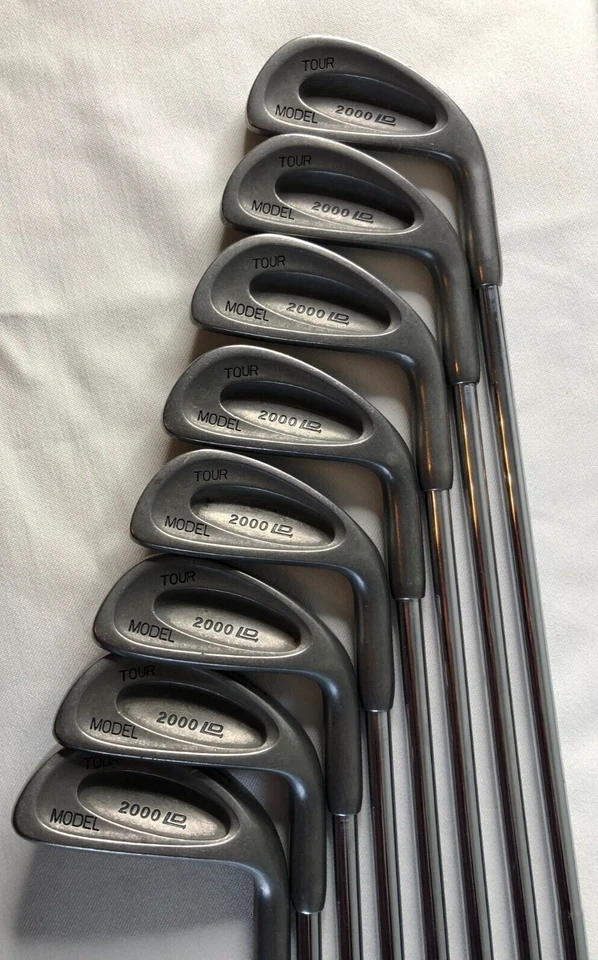 Wilson Tour Model 2000 LO Set 3,4,5,6,7,8,9 & PW Steel Shaft Regular Flex RH - Image 3 of 4