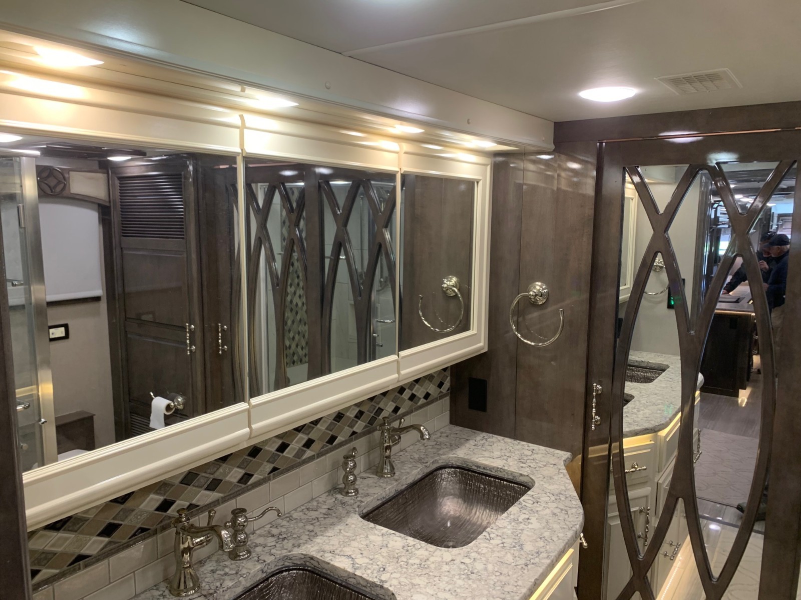 Entegra Coach Cornerstone Series M-45B 605hp Cummins One Owner Low Miles!!