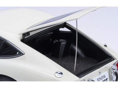 1967 Toyota 2000GT RHD (Right Hand Drive) White 1/18 Model Car by Autoart
