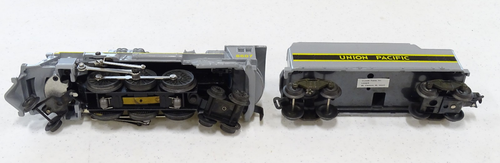 Lionel Union Pacific Locomotive and Tender 8607 / FedEx Free Shipping - Picture 3 of 21