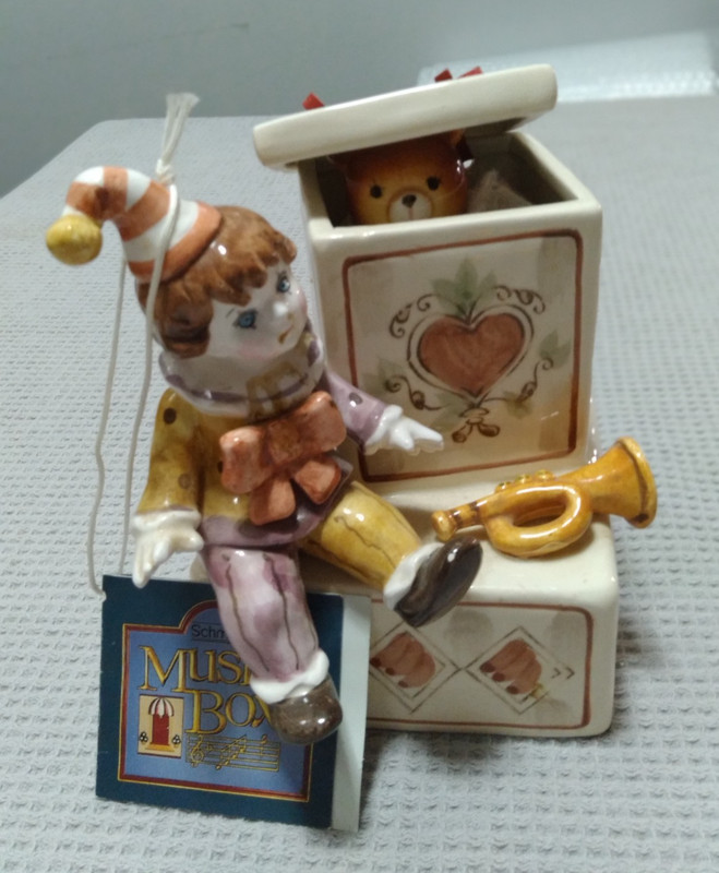 Vtg 1983 Schmid Music Box, Teddy In Box Goes Up & Down. Clown, The Entertainer