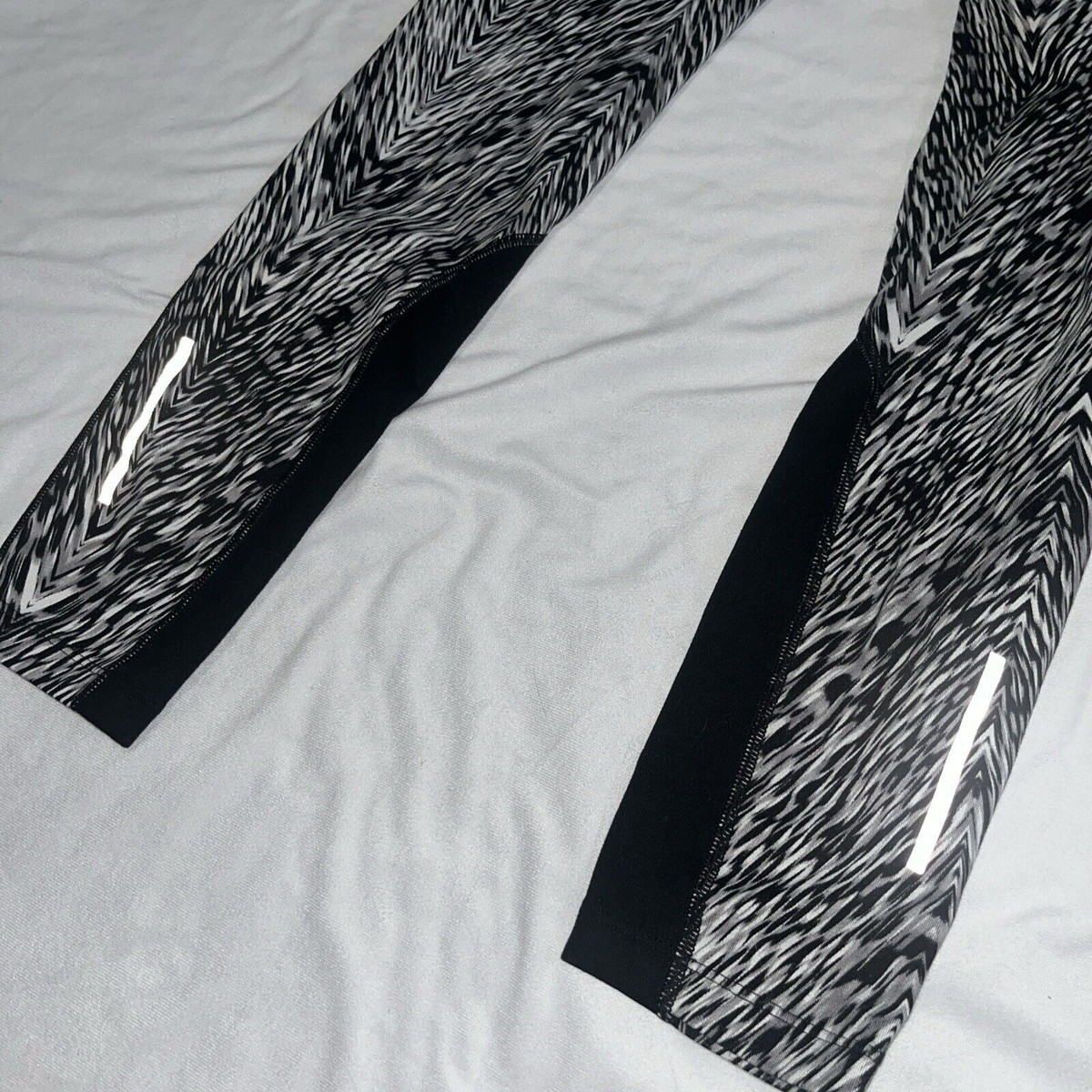 nike black and white striped leggings