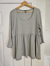 Torrid Size 1 Stretchy Black And White Bell Sleeve Top