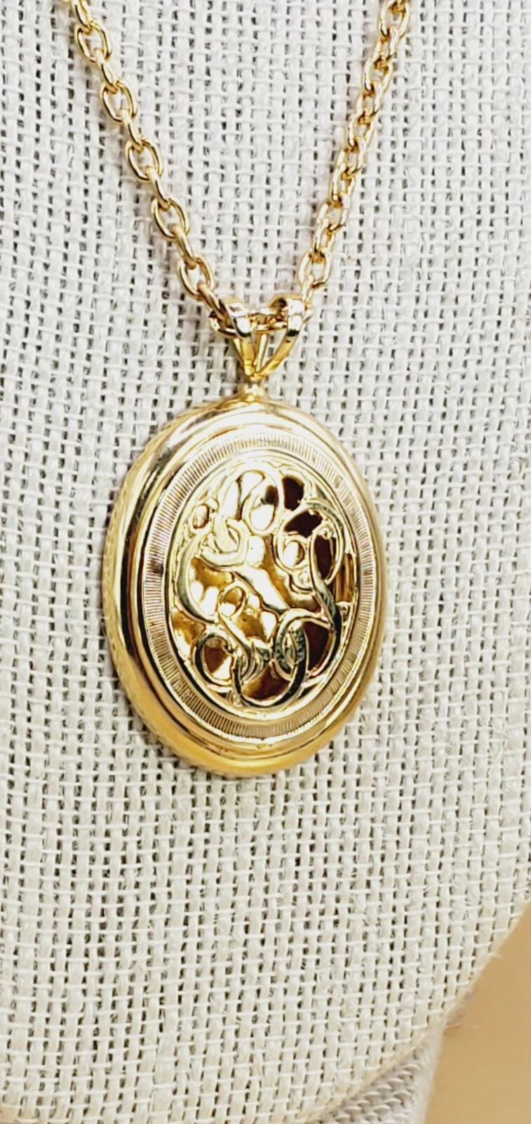 VETEMENTS Ciondolo vintage firmato J G gancio tono oro 1 75" e catena 30"