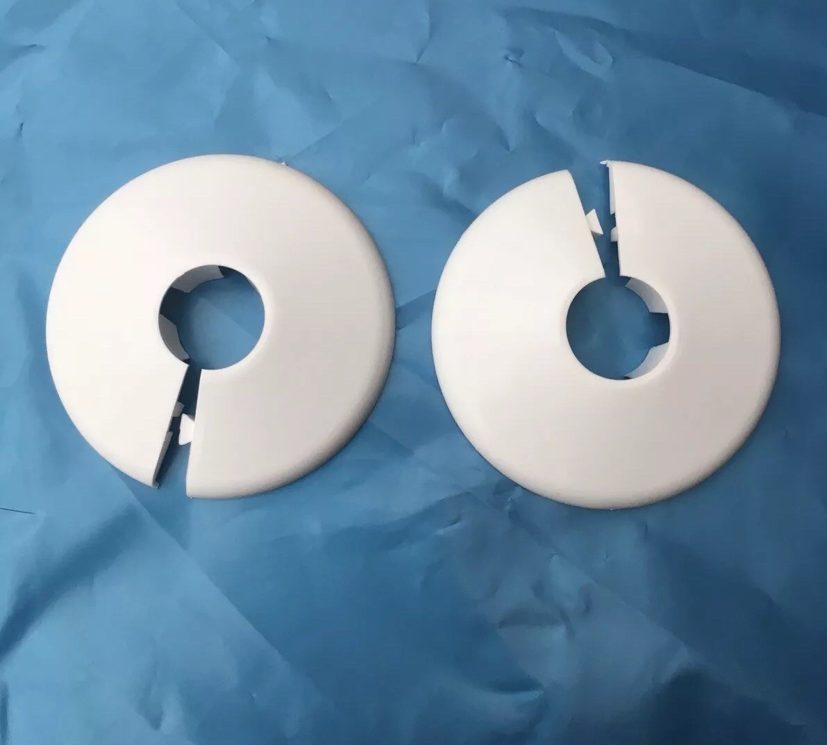 2 x 15mm WHITE PLASTIC RADIATOR PIPE COLLARS*COVERS*SLEEVES*PIPES*SHROUD*ROSETTE