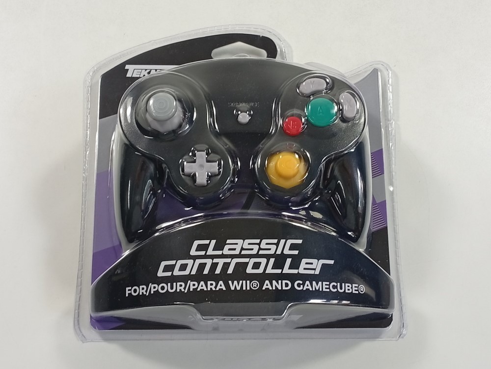 Manette GameCube rétro noire pour des soirées jeux en famille sur Wii