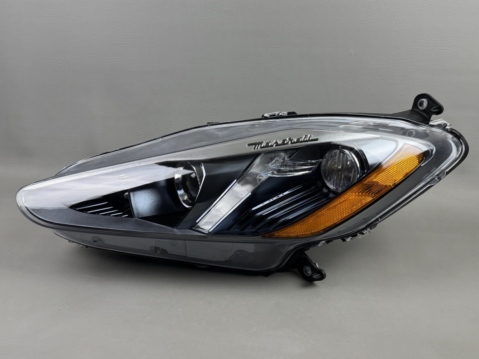 Maserati GranTurismo 2017-2019 Front Left Headlight P/N 350570