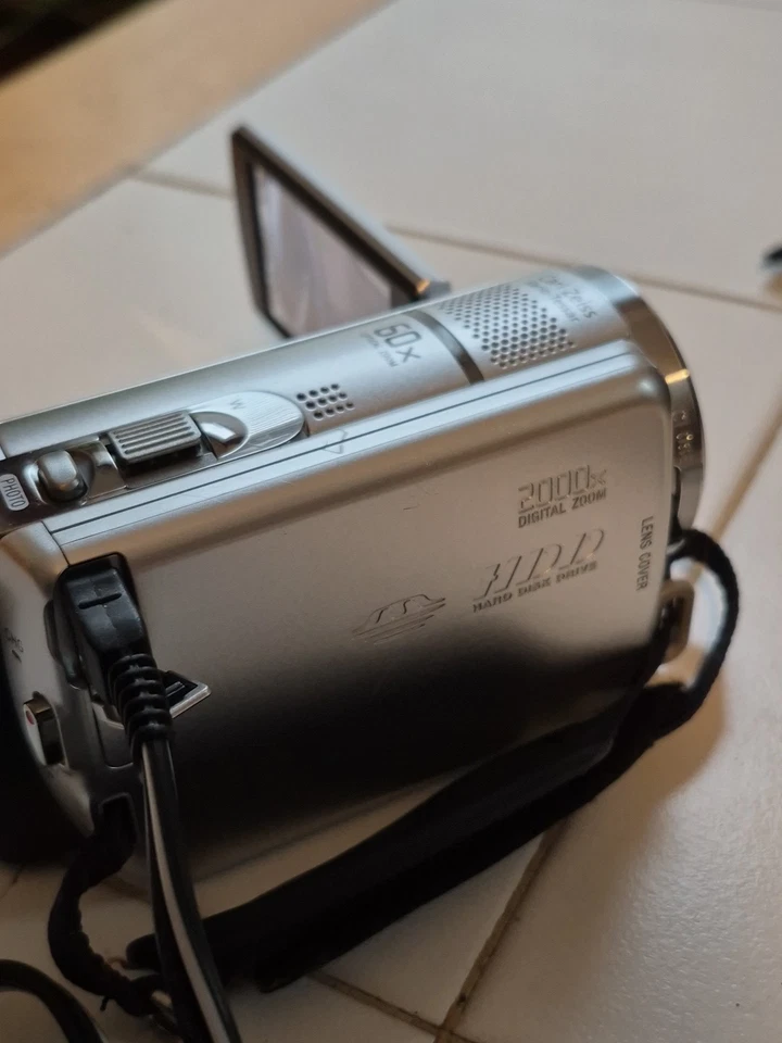 Sony DCR-SR68 Handycam Camcorder 80gb HDD 60x Optical Zoom Flip Screen Silver - Image 3 of 4