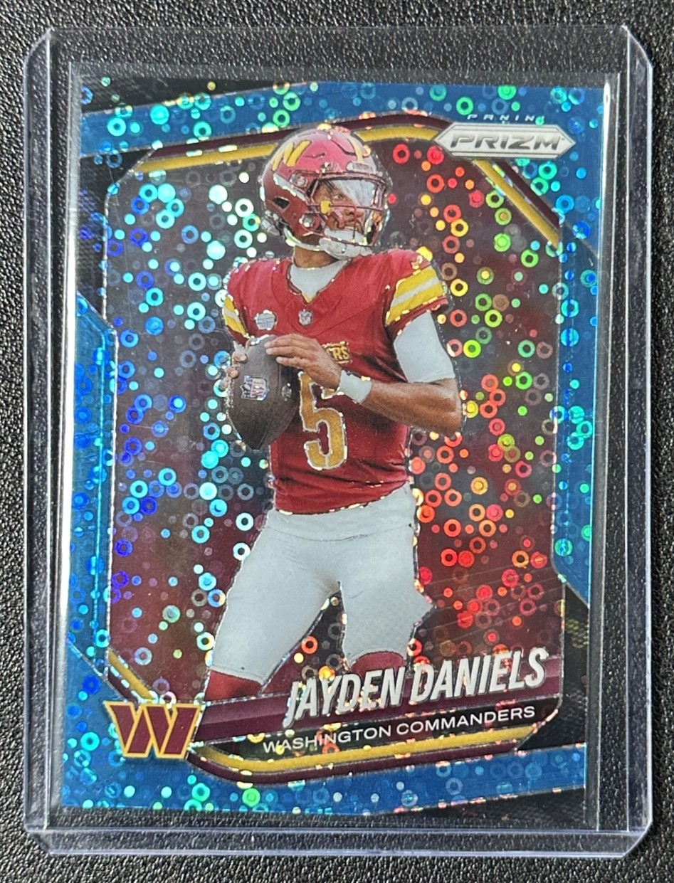 JAYDEN DANIELS 2025 PANINI PRIZM #278 NO HUDDLE BLUE 18/125 COMMANDERS