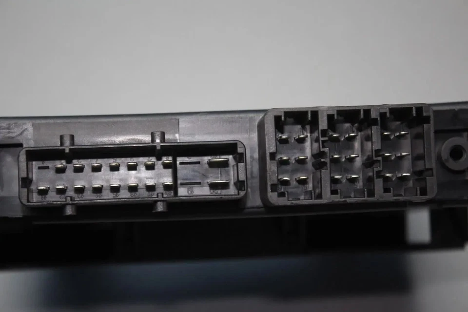 Centralina sedile anteriore sinistra Maybach 57 Mercedes W240 A2408202326 (2) - Immagine 4 di 4