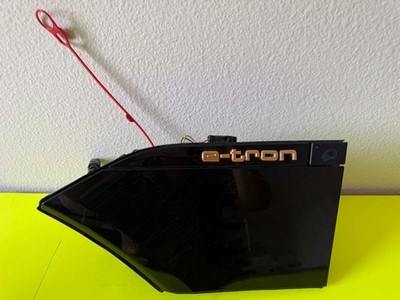 19 23 AUDI E-TRON GEN LEFT CHARGING SWITH BUTTON CAP DOOR 4KE 810 774