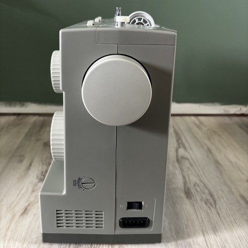 Singer Heavy Duty 4452 Gray Sewing Machine w/ Pedal Used - Bild 5 von 11