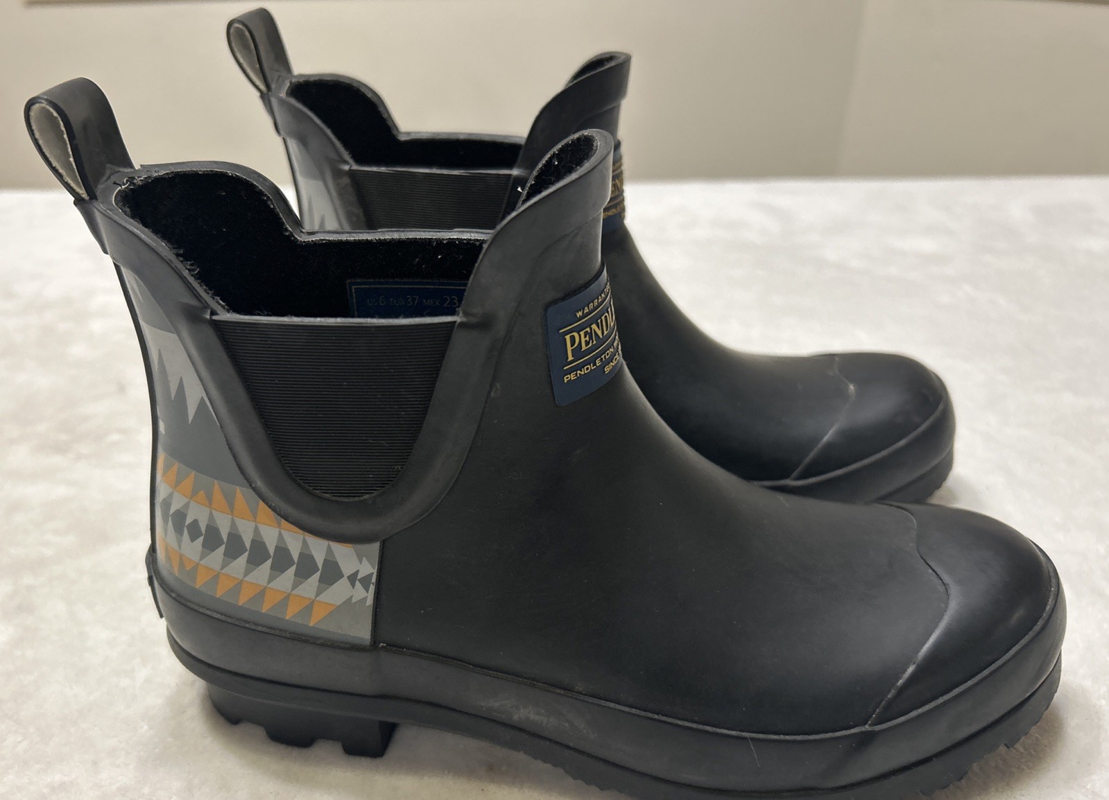 Pendleton Boots Women’s Size 6 Black Chelsea Rubber Rain Boots Waterproof Aztec