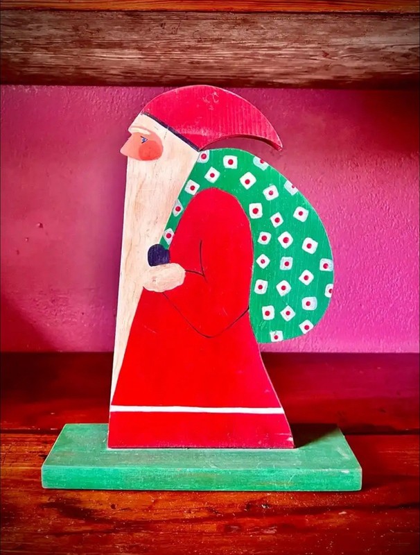 Vtg. Hand-carved/Hand-painted Folk Art Wood SANTA w/ Bag of Toys 