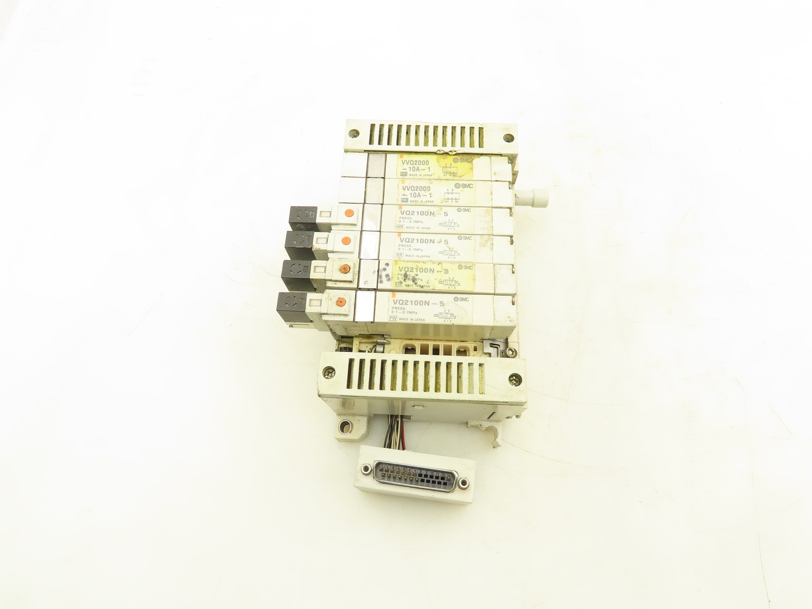 SMC VQ2100N-5 Pneumatic 7-Station Manifold 5/2 Solenoid Valves 24VDC