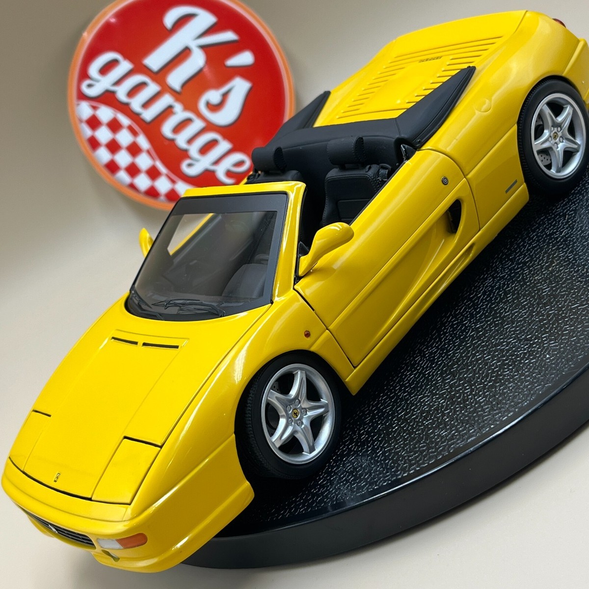 Hot Wheels Elite 1/18 Ferrari F355 spider yellow BLY35