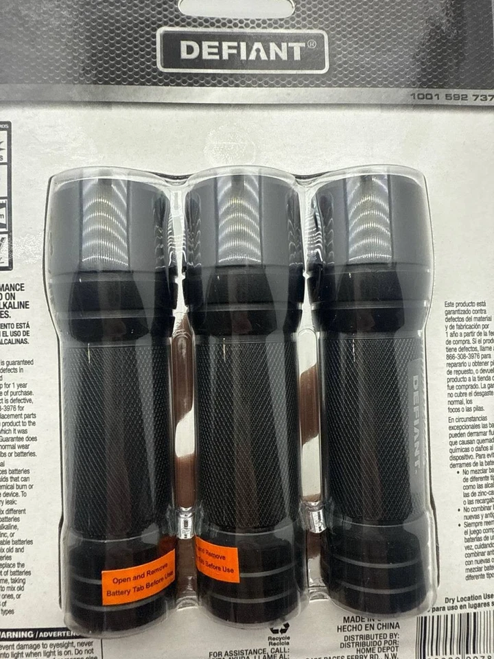 Linterna de aluminio Defiant de 100 lúmenes luces portátiles con baterías paquete de 3  Foto 3 de 4