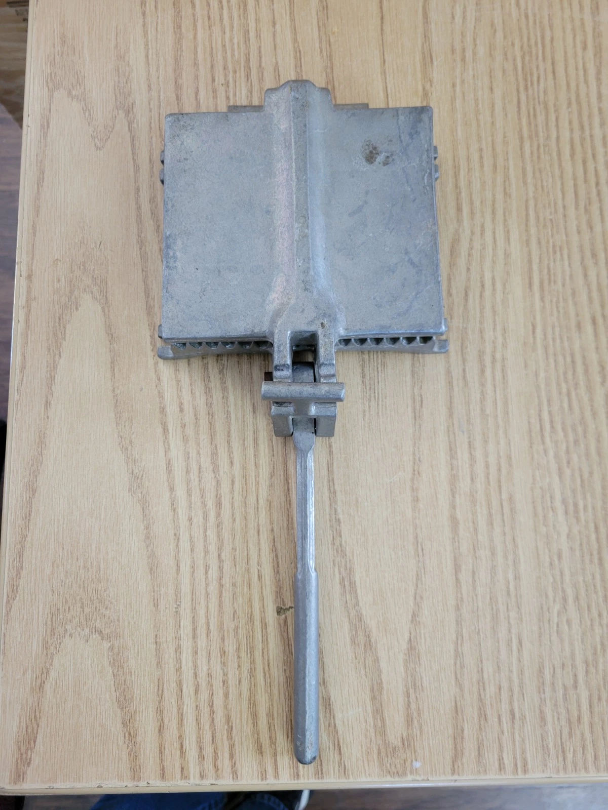 Vintage Manual Meat Tenderizer Cuber Meat Press 4-3/4" x 5-3/4" Grid - Cast Alum
Opens in a new wind