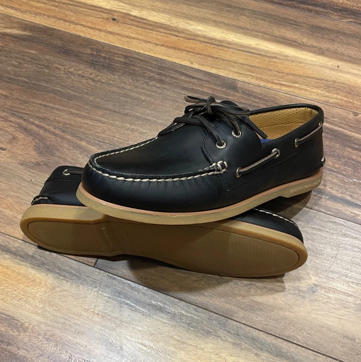 Gold Cup Black Leather Upper Casual Shoes for Men for sale  display picture 2