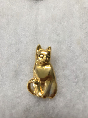 Vtg gold tone black enamel eyes sitting cat Pin