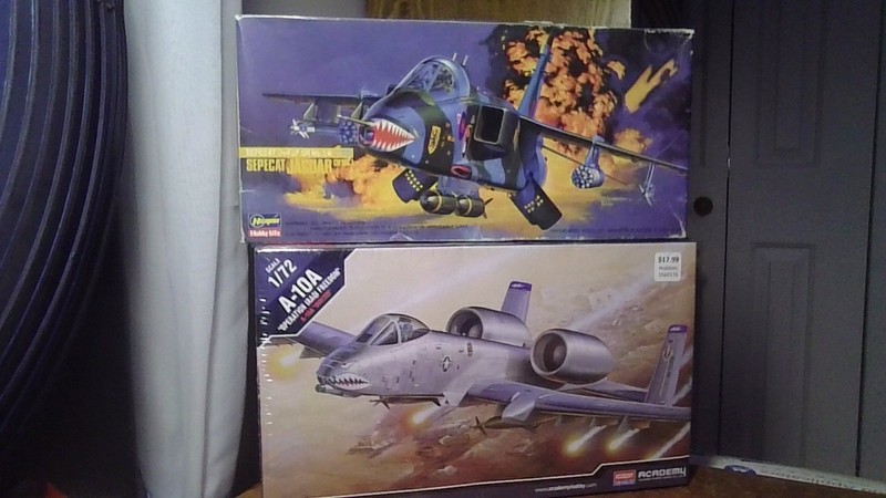 military aircraft  2 Academy and hasegawa Model Kits New ..1/72 a-10 +jaguar