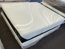 New Tempurpedic ProAdapt Pro Adapt Medium Hybrid 2.0 King Mattress Free Shipping